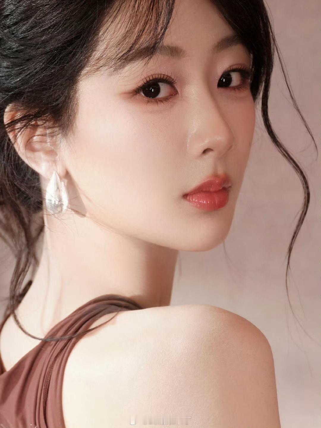 杨紫周末福利太美太灵了感觉杨紫现在是颜值巅峰[哇] 