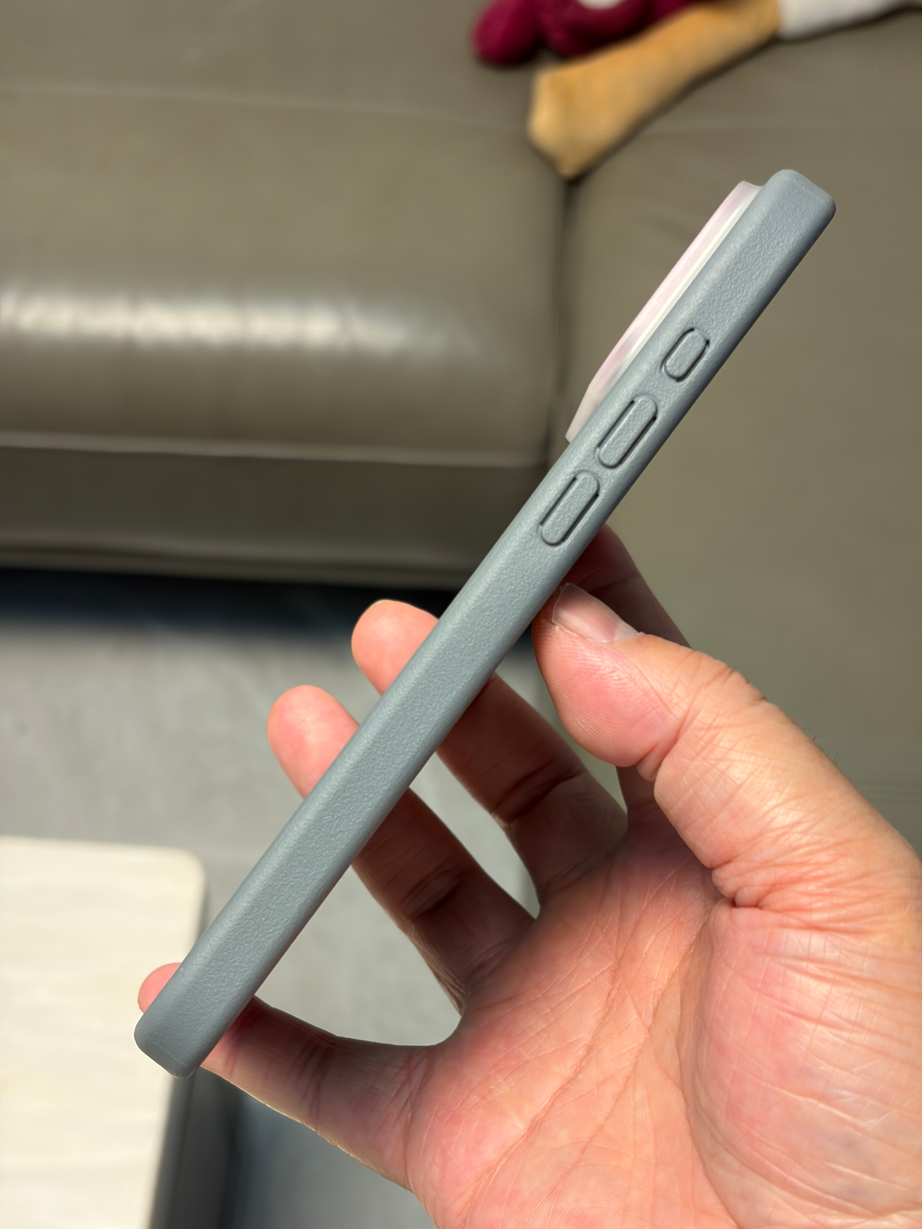 摸了一下这个用了快一个月的013，边框不油腻呢