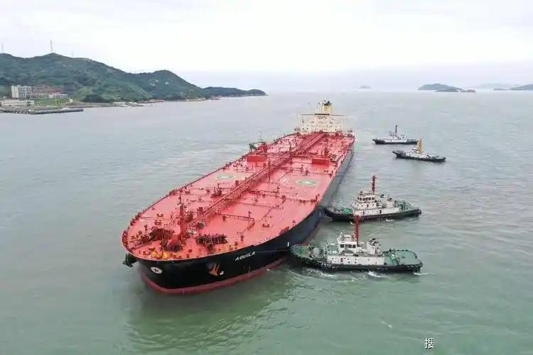 美国天天喊着要掐断俄罗斯的石油钱，可面对全球最大买家，大棒就是落不下来。不是不想