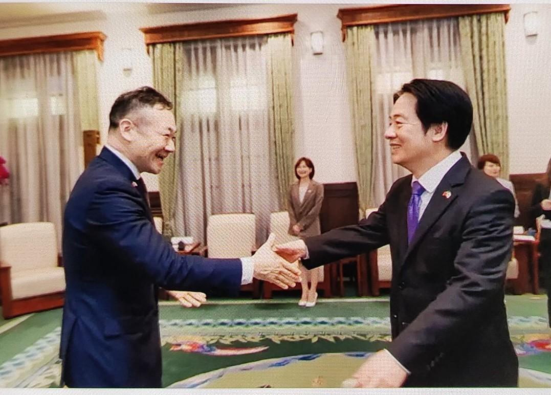 日本两个议员串访台湾，与赖清德会晤并同流合污，口气狂妄至极，疯狂叫嚣“绝不容许台