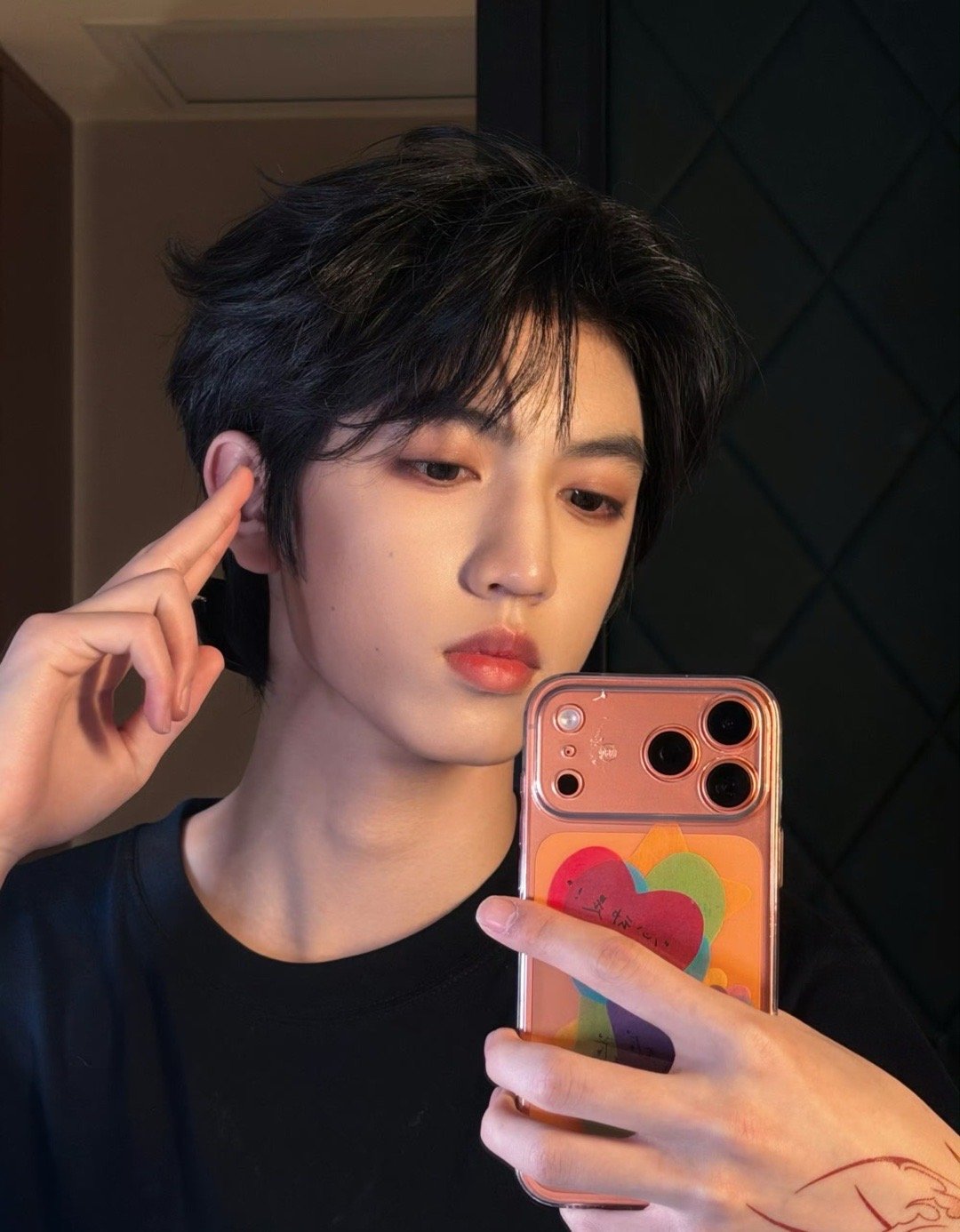 张桂源靠在张函瑞肩上比D好帅啊！特别萌真的！张桂源