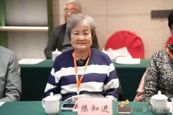 这是陈知进的近照，在参加纪念父辈的活动上拍摄的。知道她是谁的女儿吗？！

陈赓是