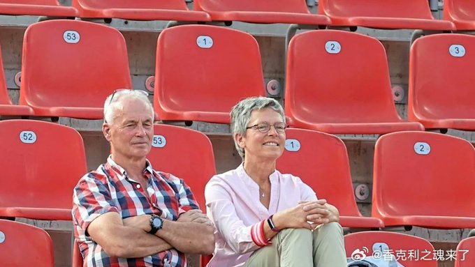 维尔茨谈到他的父母时表示：“他们非常重要。我的父母为支持我们付出了太多。周五，他