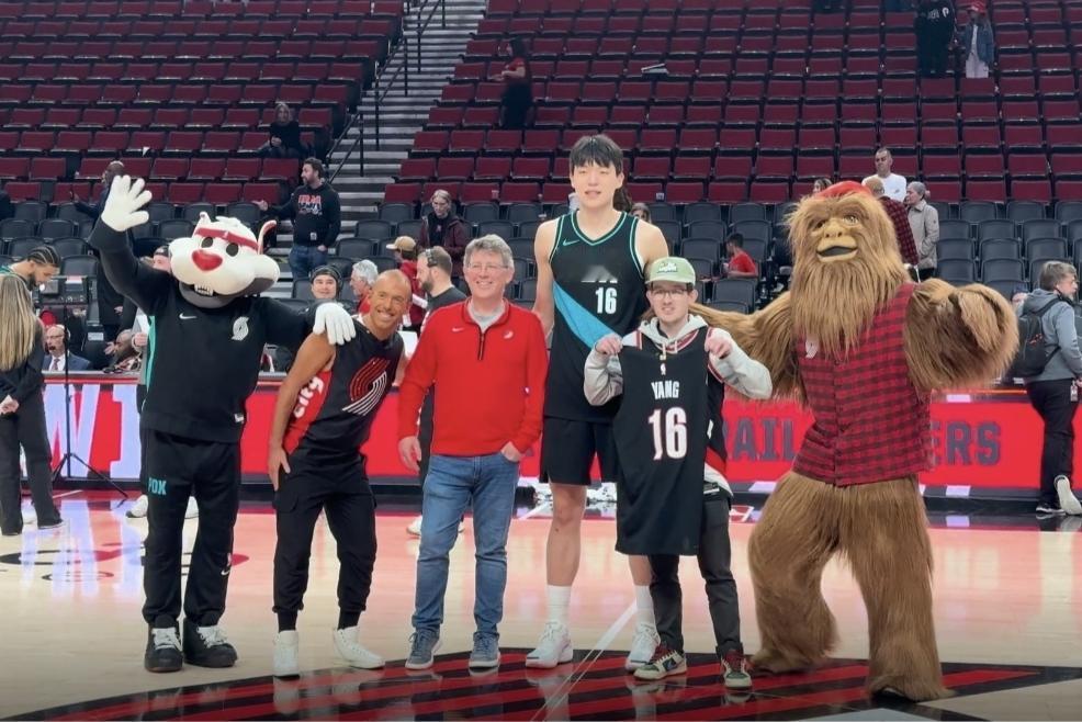 ✨杨瀚森将要挑战文班亚马✨

🐼 祝贺开拓者队打进季后赛，并以第七名的排名，对