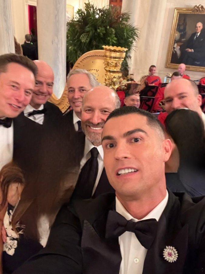 肢体语言专家揭示了C 罗在与美国总统特朗普会面时的真实感受。肢体语言专家的分析表