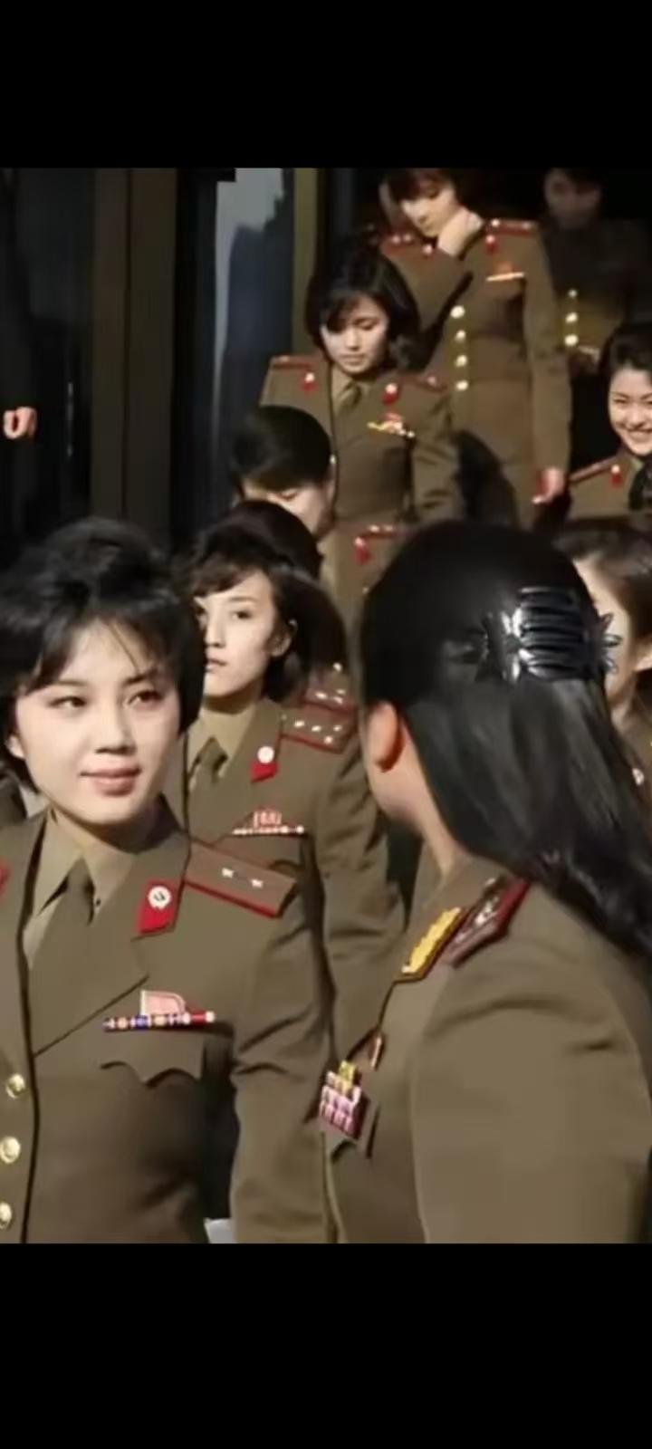 不懂就问，眼前这些美女来自哪个国家？她们好漂亮呢？皮肤好，五官精致，形象好气质佳