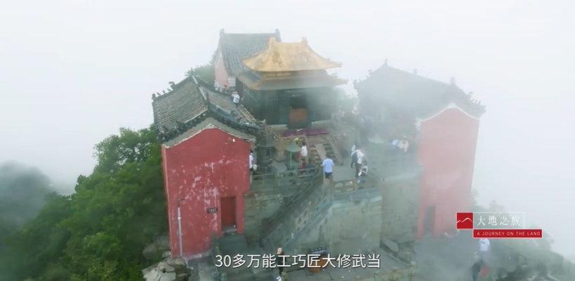 你知道武当山延绵600年的长明灯吗？600多年前明成祖北建故宫南修武当，30多万