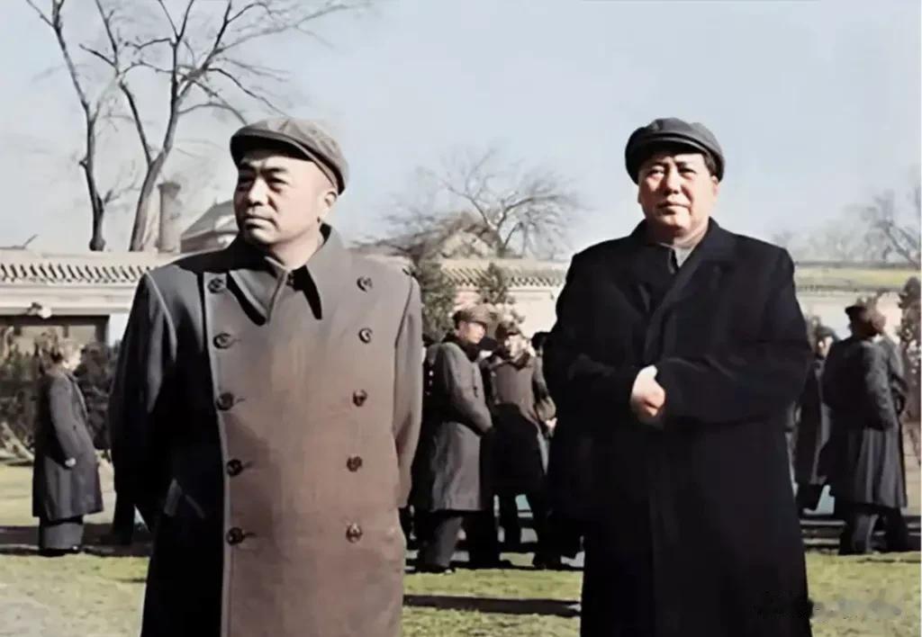 长征路上，毛主席赠诗彭德怀，盛赞他是猛将，像三国燕人张飞张翼德，是开路之急先锋。
