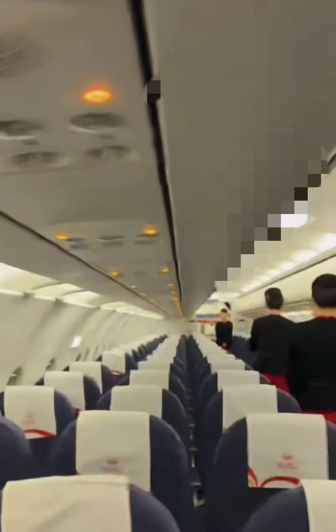 万万没想到！女子花200元买九寨沟飞成都的机票，
竟被机场通知整趟航班只有她一人