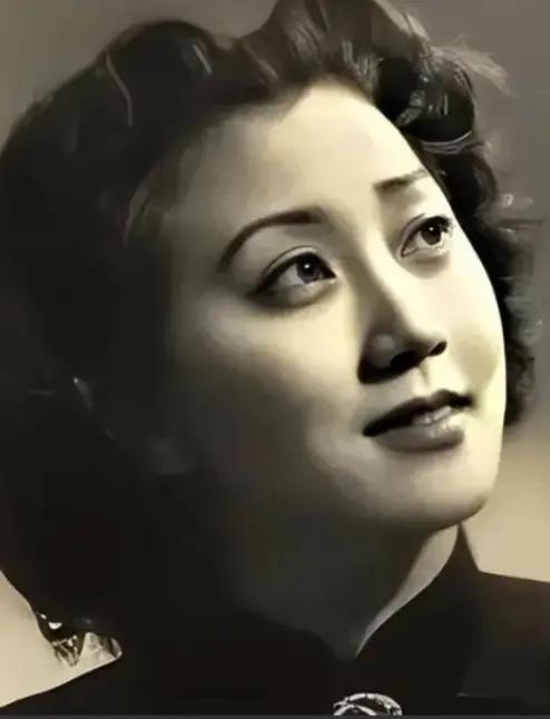 2012年，蒋英在北京逝世，人们为她举行了隆重的葬礼，她的遗体上覆盖着鲜红的党旗