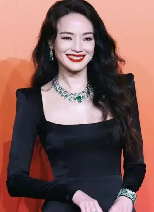 2016年，记者问舒淇：“你为什么要嫁给冯德伦？”她笑着说：“我从来没打算嫁给他