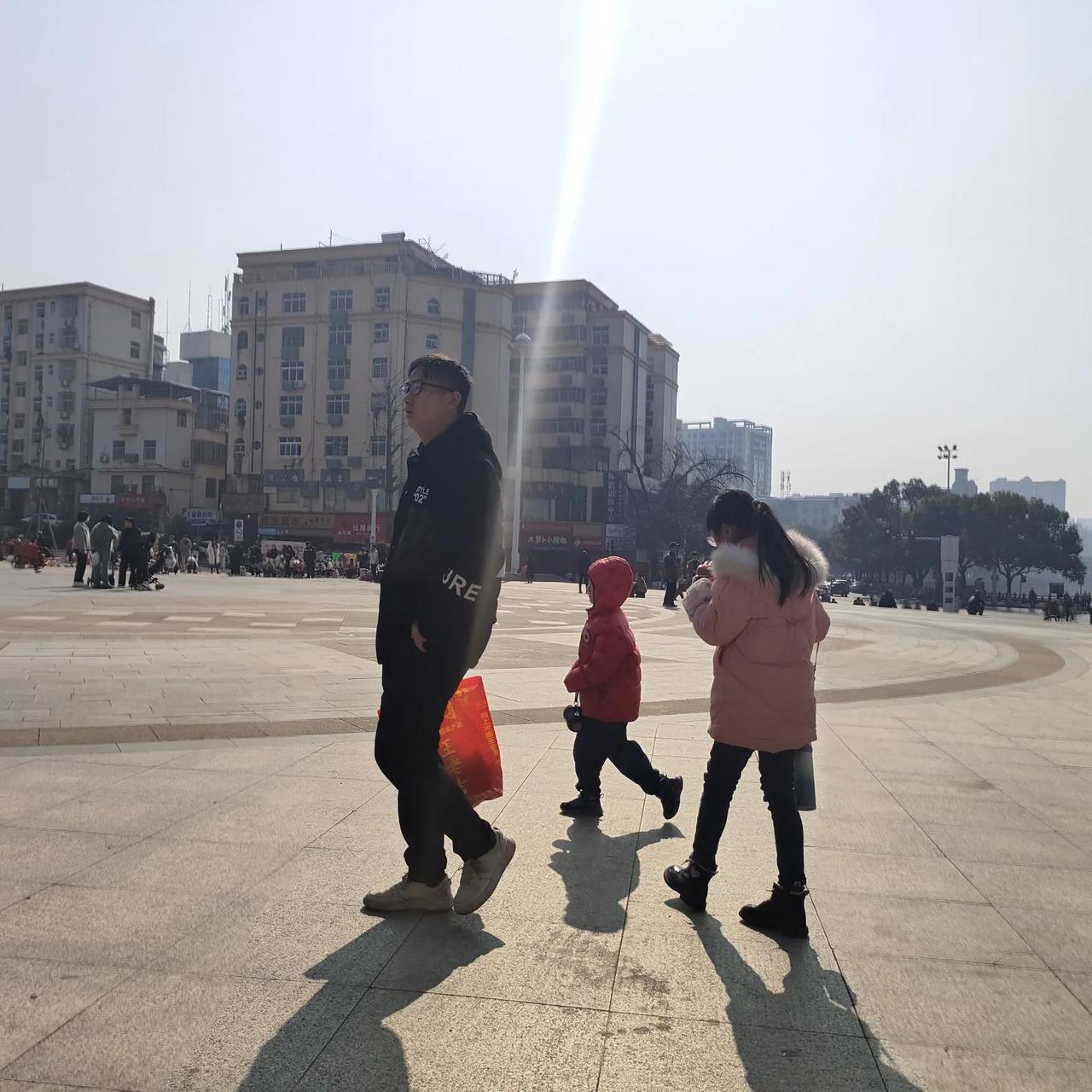 肯定不支持！
媳妇骂婆婆肯定不对，如果媳妇将婆婆当成自身亲生母亲来看，肯定不会发