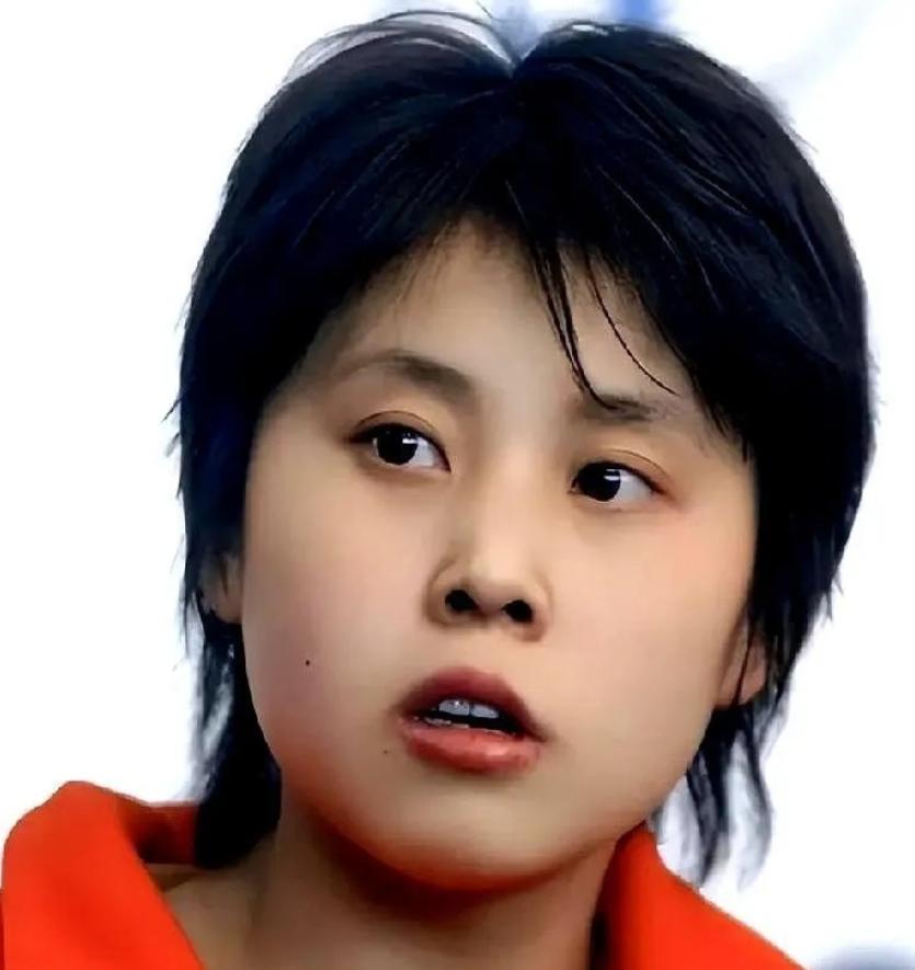 被国家队开除后，她在零下30度露天冰场滑冰，加拿大千万年薪加国籍，她看都不看。