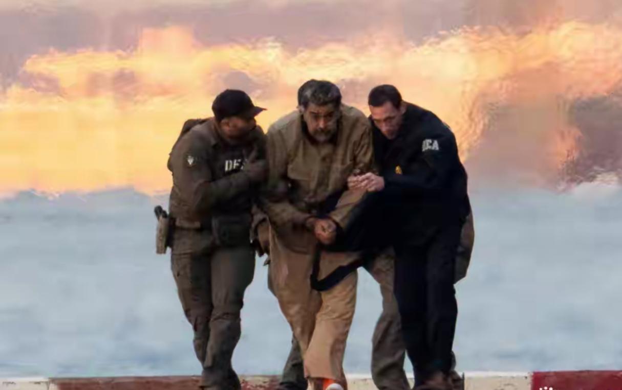 西班牙《阿贝赛报》披露，同监区的囚犯外传，说委内瑞拉总统马杜罗整夜整夜用西班牙语