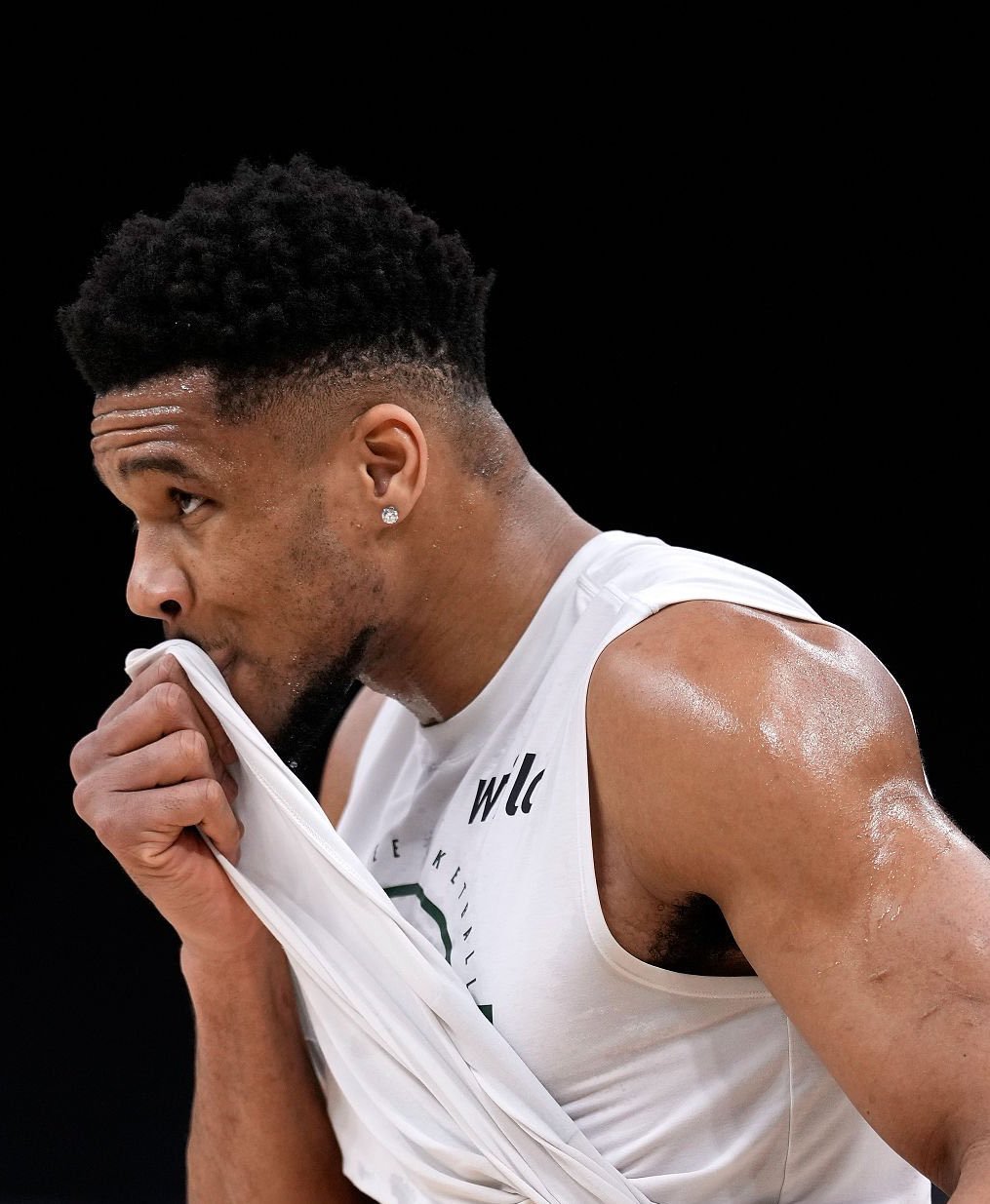 Shams：勇士认为雄鹿不会在这个截止日前送字母去任何队。NBA交易