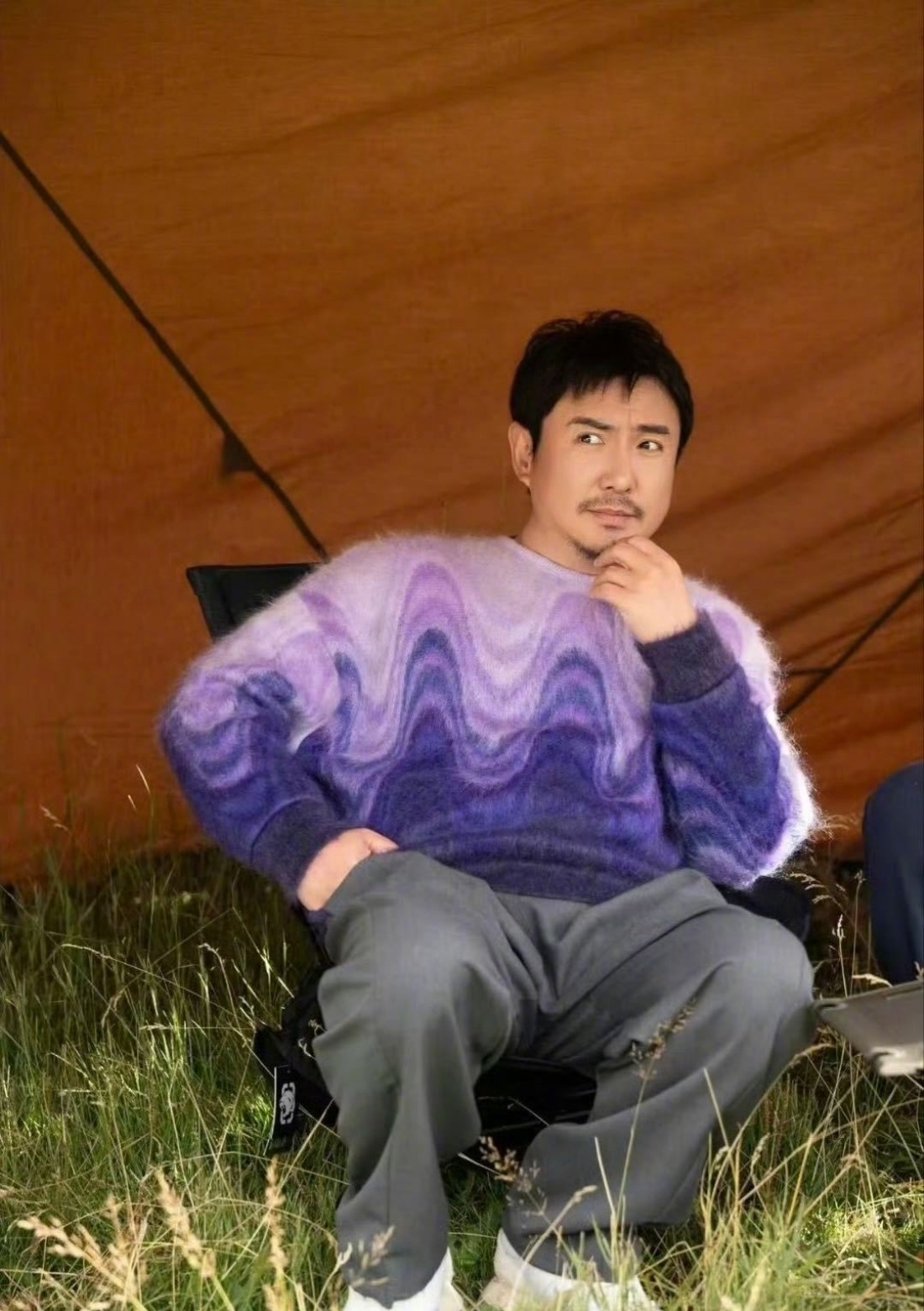 建议沈腾自驾去巴音布鲁克如果旅途是一张白纸，沈腾就是最出色的漫画家。他那些即兴的