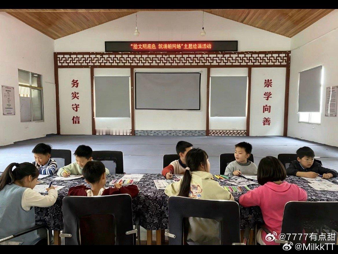 台州仙居青少年绘文明网络筑清朗空间仙居大战乡开展网络文明绘画活动，少年执笔绘就清