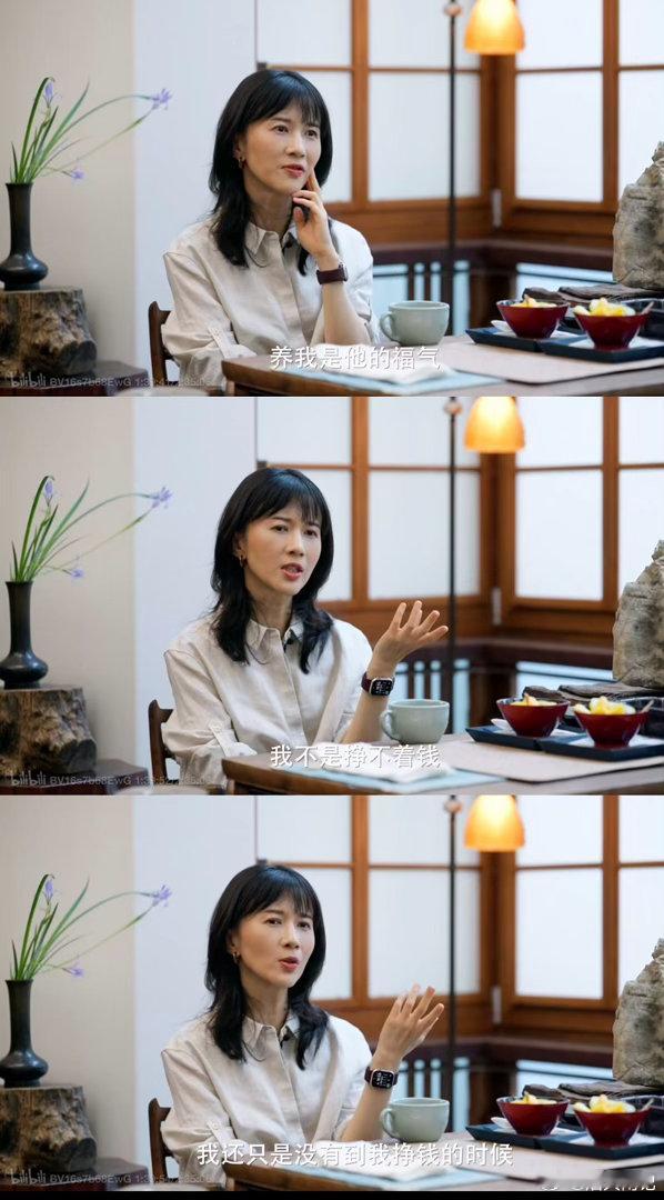 papi酱回应毕业4年零收入看完papi酱这段访谈真的被戳到。毕业四年零收入，依