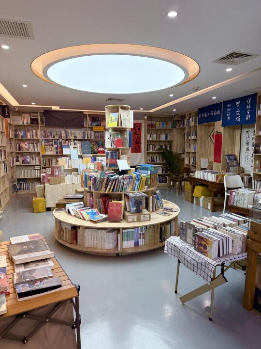 本天津i人好爱这种能坐一天的舒服书店📚！！