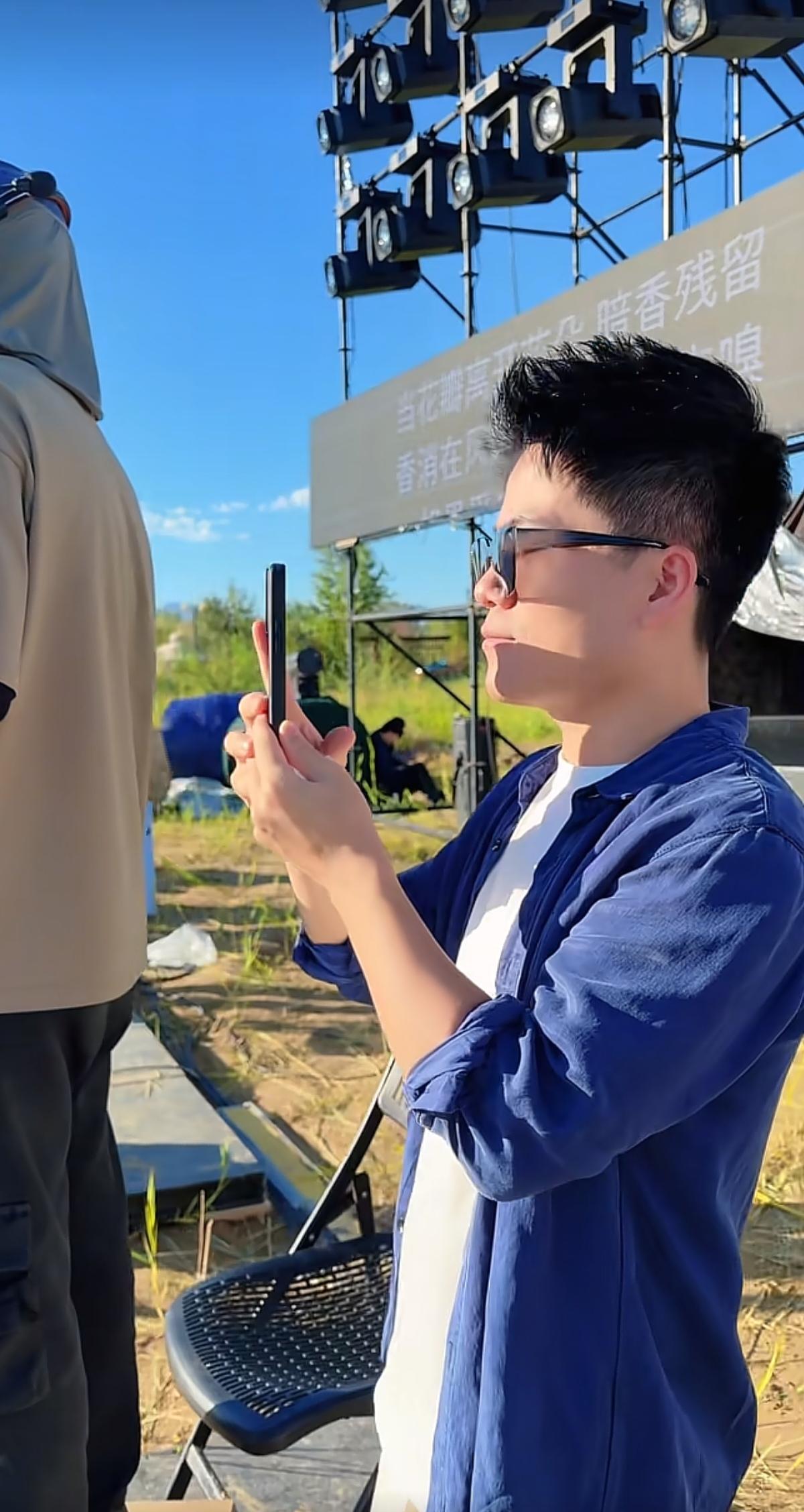 排练时刻，声浪酝酿。
“沙漠绿洲·大地漫谈”
与沙宝亮共候一场夏日之约。