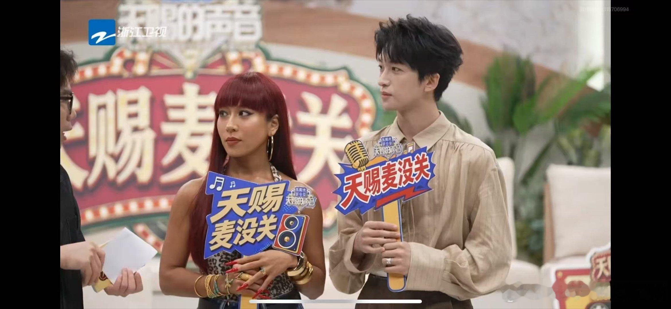 黄子弘凡吉克隽逸他在闹她在笑吉克隽逸说黄子弘凡凶天赐名场面新鲜出炉，他在闹她含笑