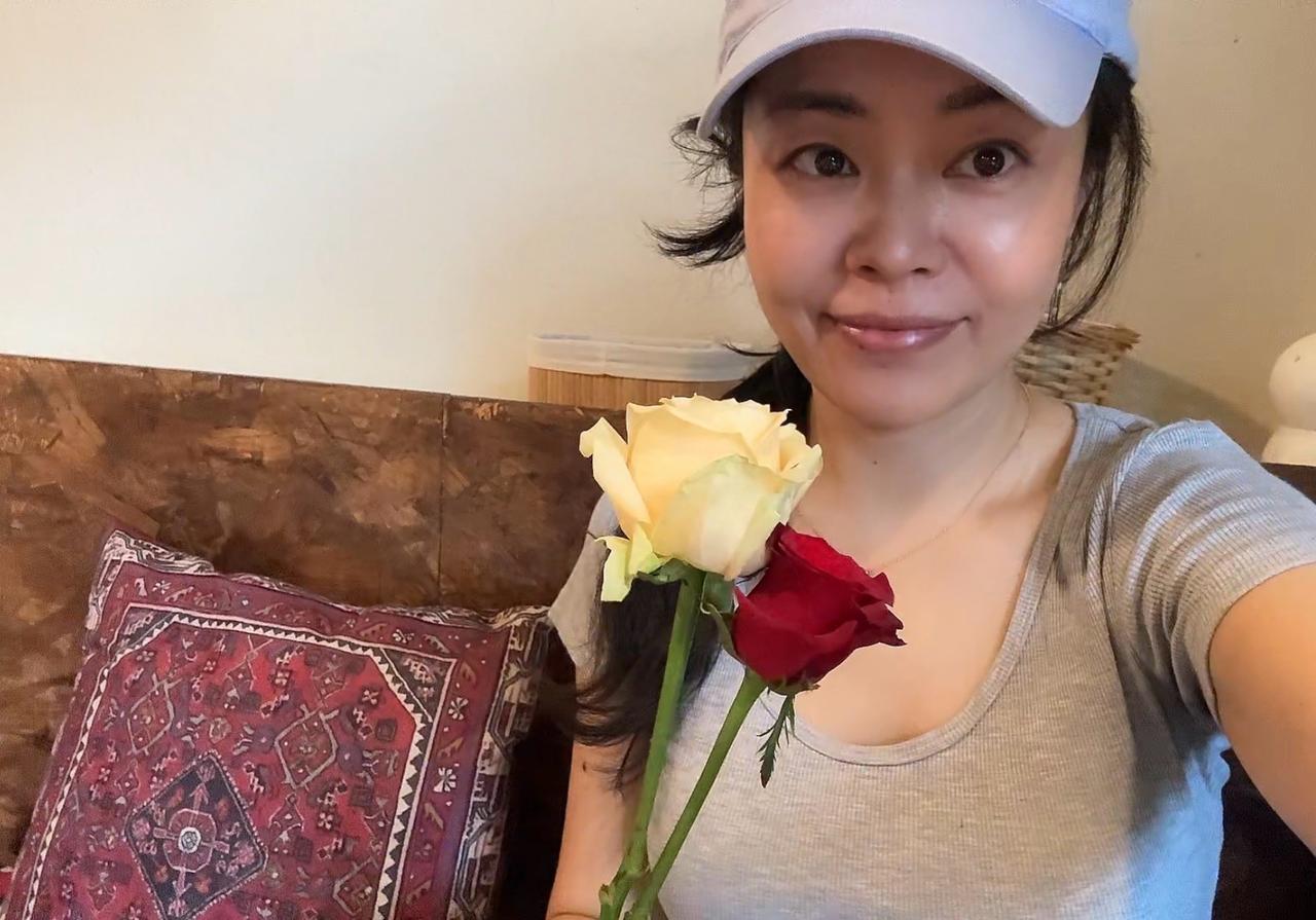 19岁的儿子早上说，今天是七夕，他要出去和几个光棍男同学一起过，吃饭看电影。
