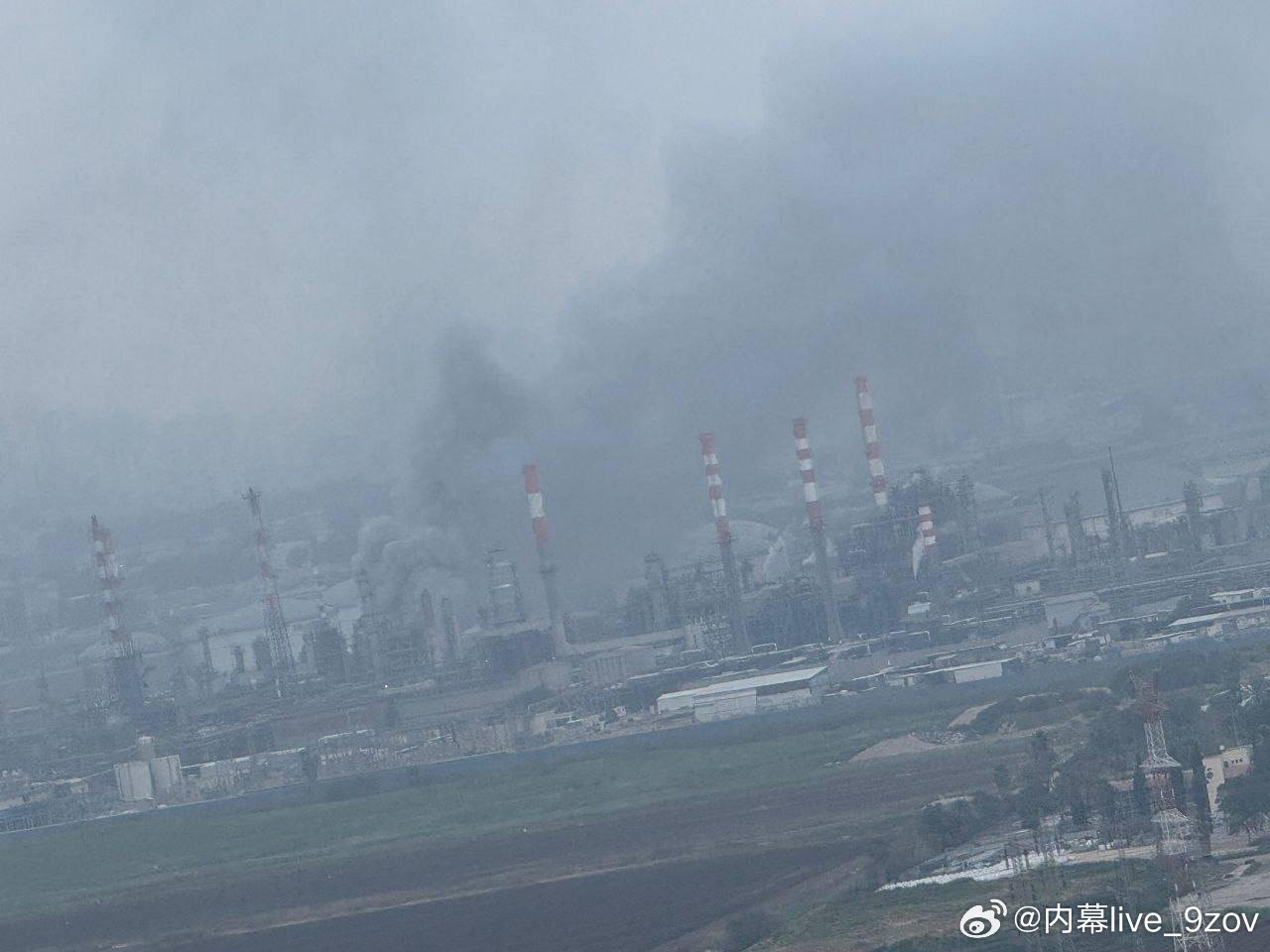 突发：伊朗导弹击中以色列海法炼油厂。 