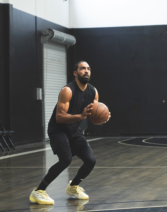 🏀唏嘘！30 岁文森特结束休赛旅行回归训练，至今仍未拿到新合同结束了夏日假期，