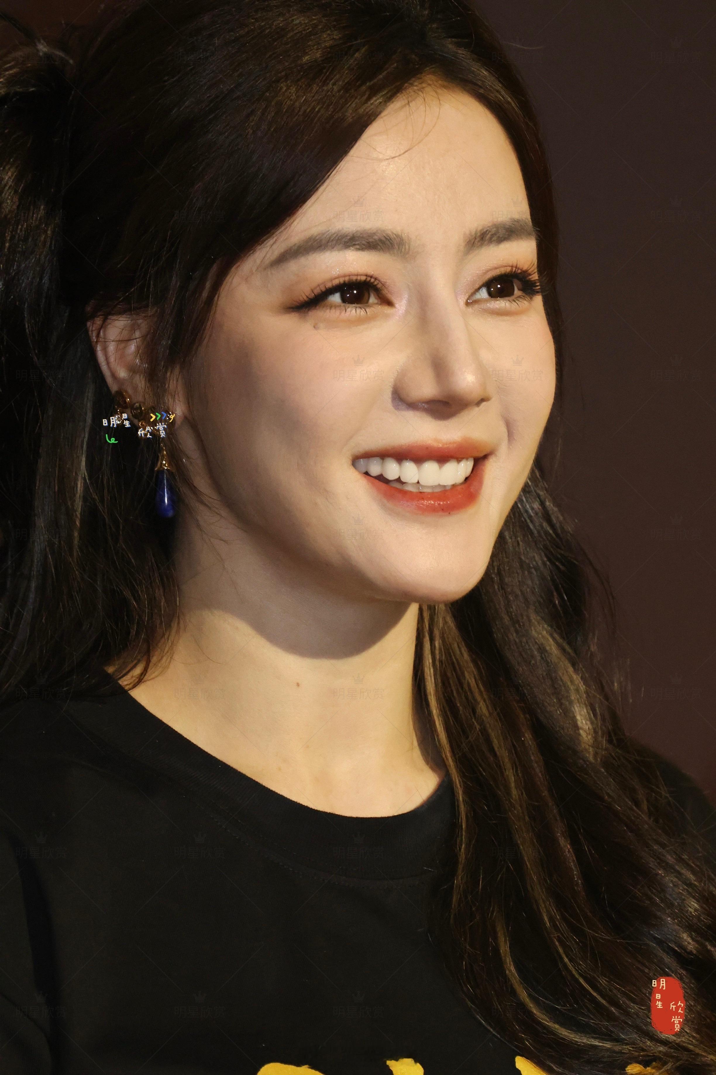 热巴电影功夫女足 杭州路演怼脸生图嗑了巴巴这个超绝高级脸迪丽热巴钰珑