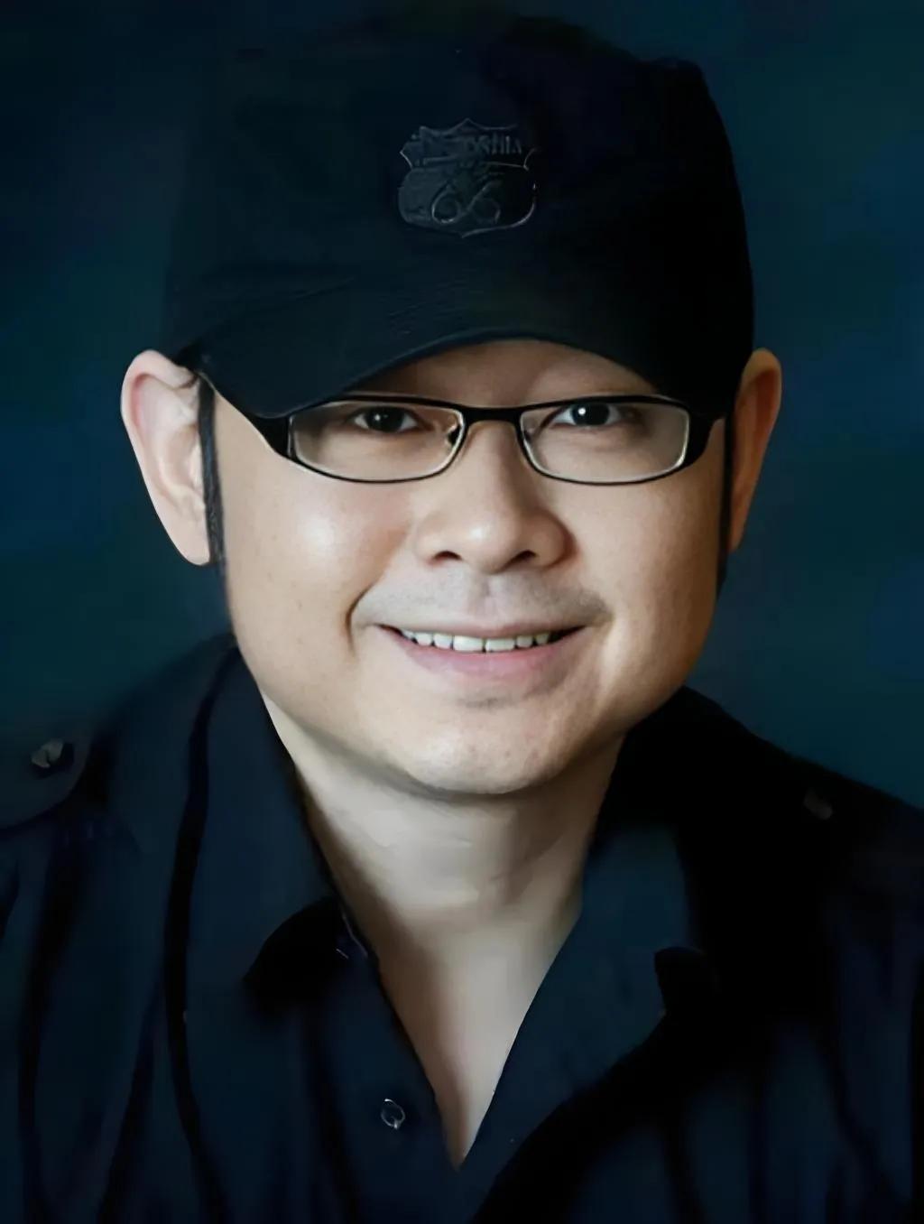 我为什么喜欢刀郎？
我喜欢刀郎，不仅因为他的音乐，更因为他这个人。
他的歌里有大