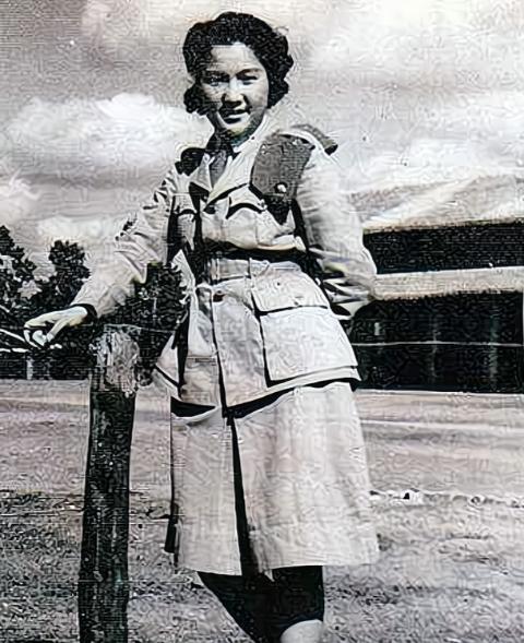 1942年，凶残的日军，奸杀了3名女护士。然而，女护士却提议说：“我们把内衣脱了