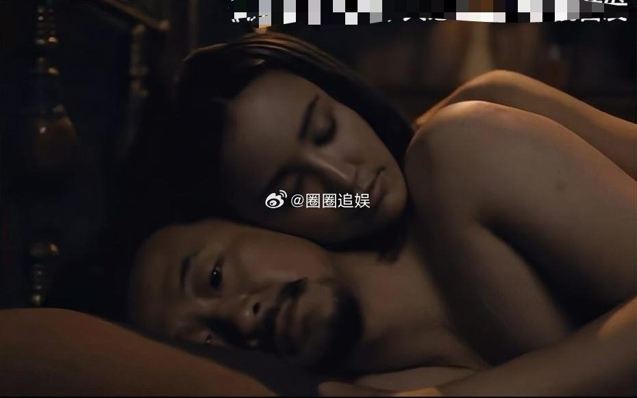 张歆艺和黄海波有次要拍激情亲密戏，导演要求他们只穿一条三角内裤。黄海波当时紧张到