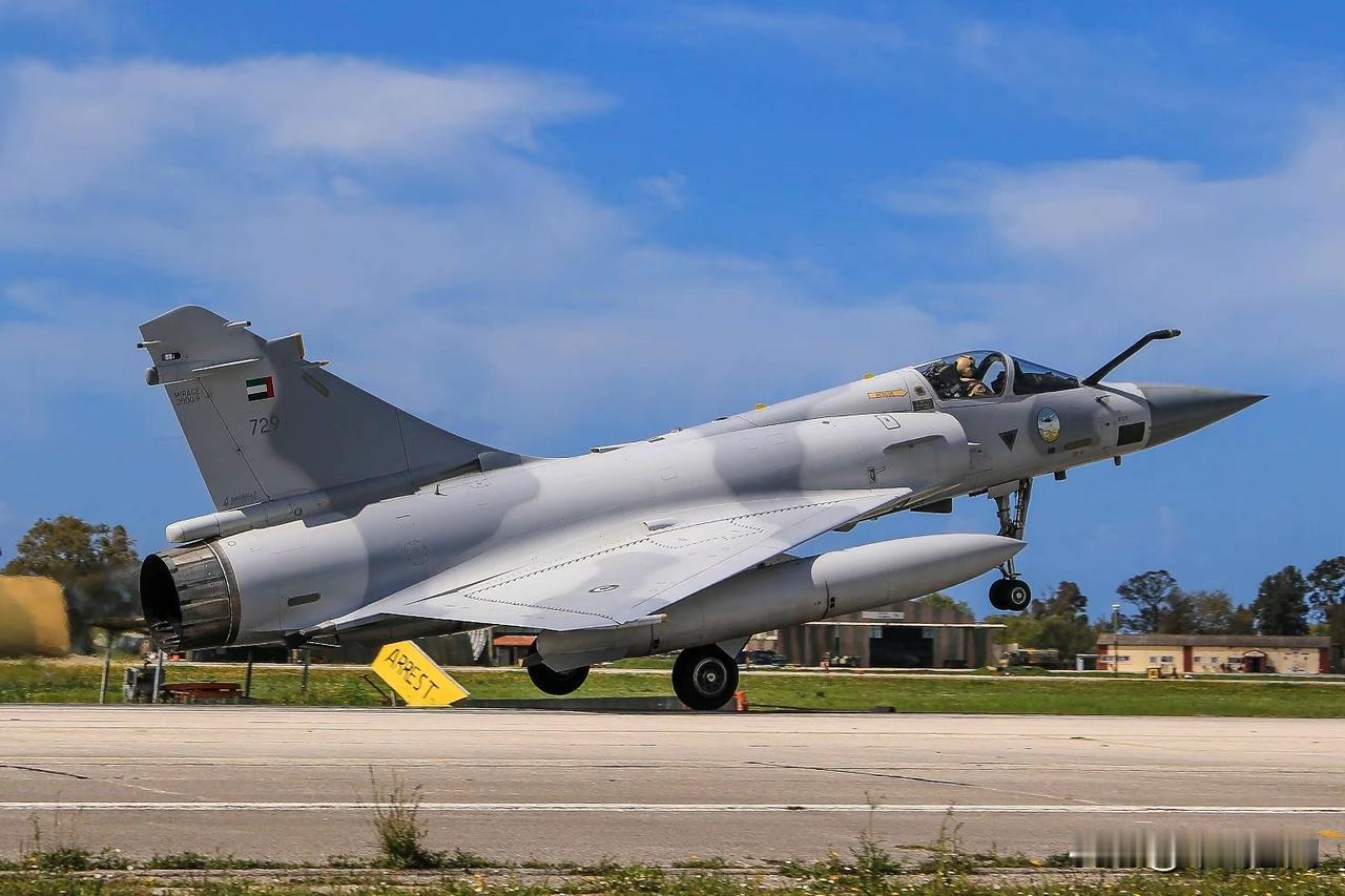 阿联酋出售60架幻影2000战机，印度很可能接盘。
近日，阿联酋宣布将出售二手幻