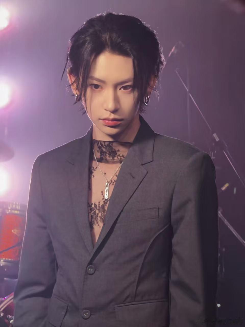 小鬼海外巡演新专首唱 吉隆坡海外巡演现场太炸了，直接当着全场观众首唱新专辑曲目，