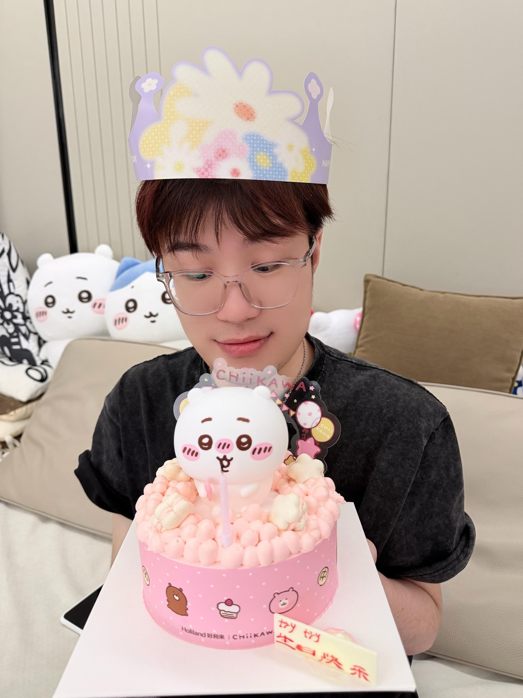 祝我生日快乐！谢谢所有兄弟陪我过生日！ 下午比赛继续加油加油加油加油！