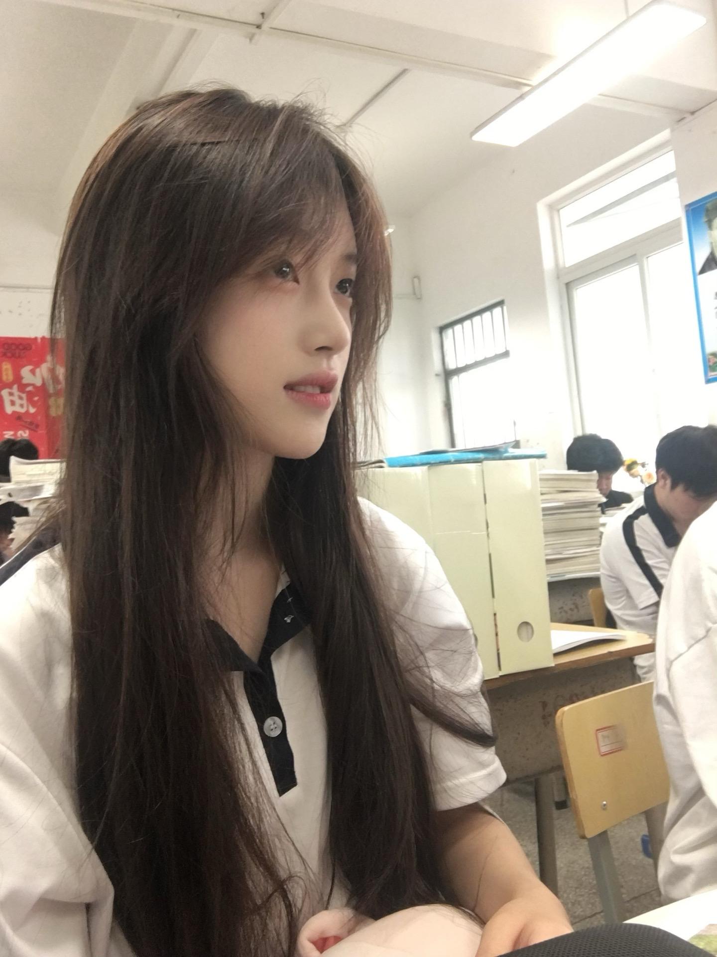 穿梭时间的画面的钟