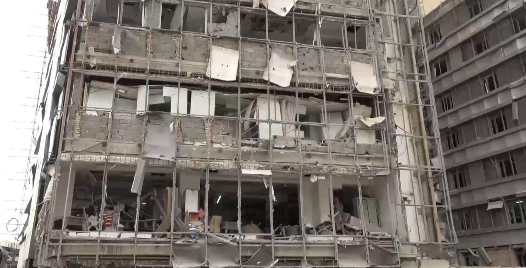 【#海外伊朗人密切关注国内局势#：盯紧电视，寻找炸弹落点和家人住处的位置】#在华