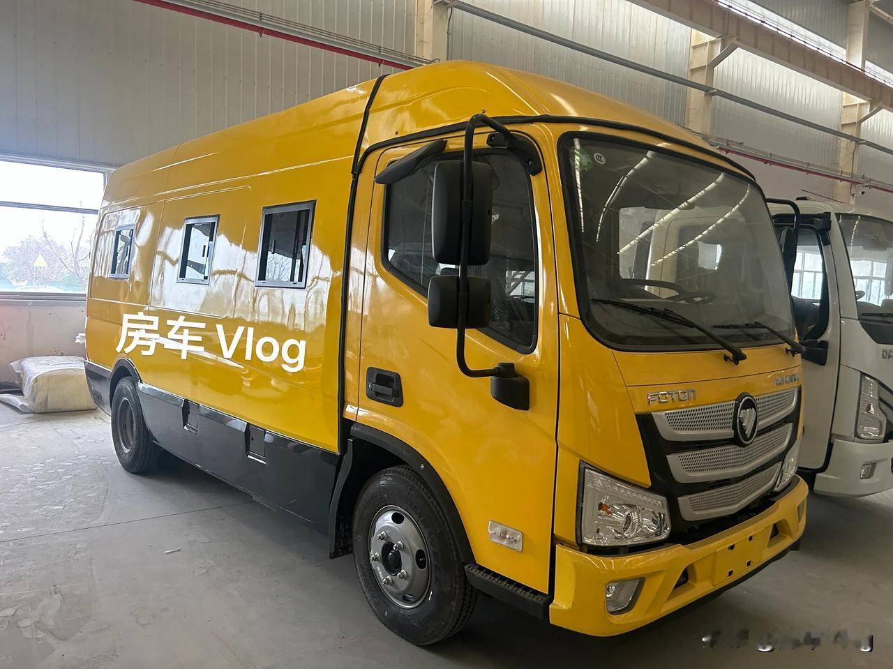 轻卡B型房车闪亮登场啦，这可是出口车型哦。
要是能百人成团的话，国内公告就由我去