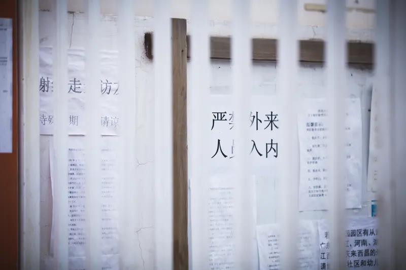 越来越多人选择出国打工，原因挺现实。就拿中日人员流动来说，几十年前在日本的中国人