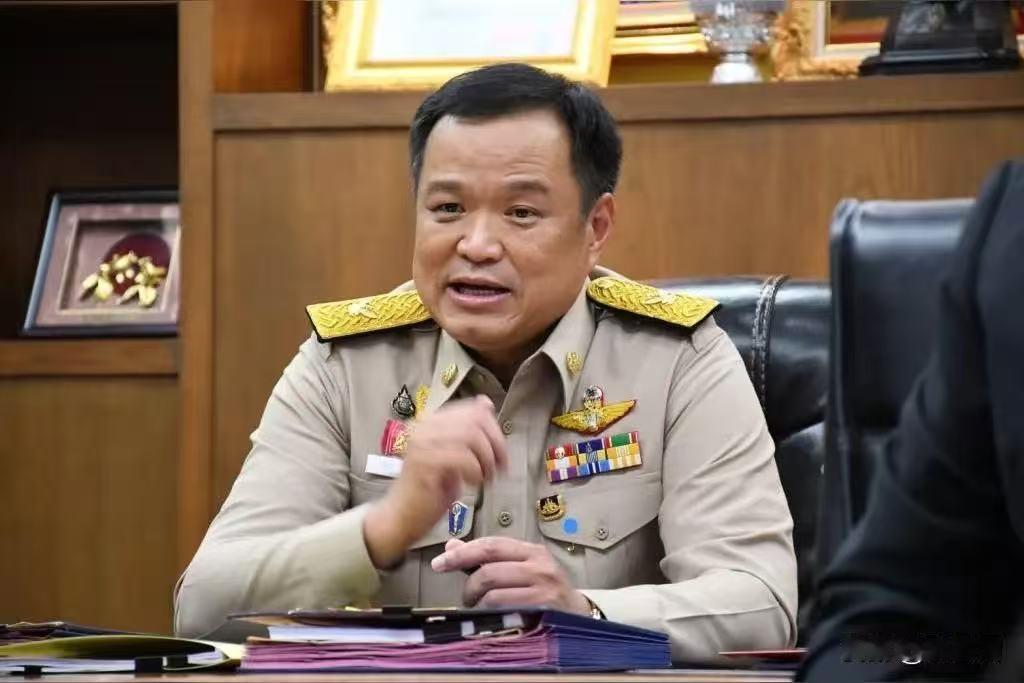 泰柬冲突，西方挖好陷阱等中国跳，东南亚变天了，最大输家诞生

泰柬冲突是西方挖的