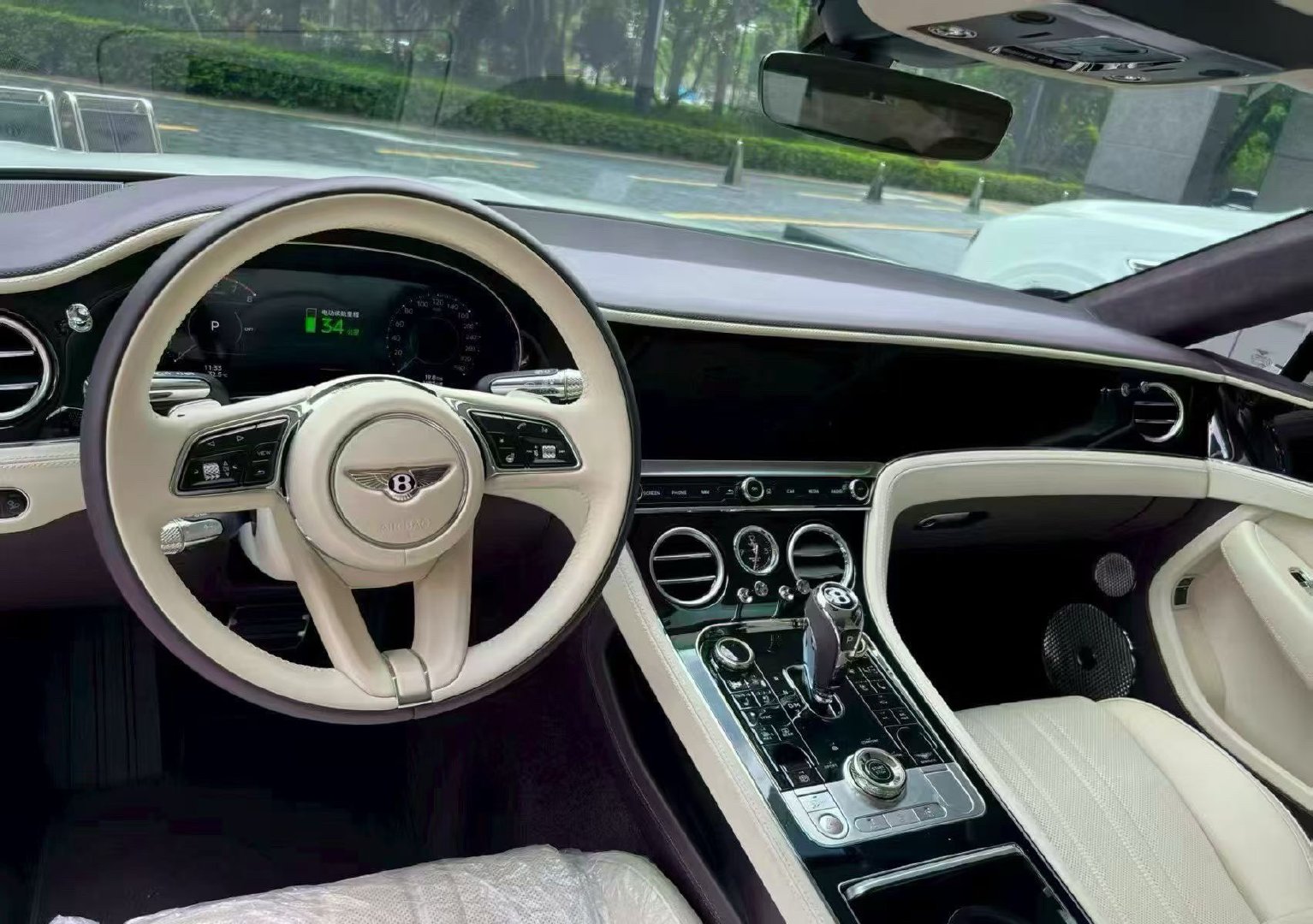2026款欧陆GT V8插混，豪华运动轿跑，年轻人热门宾利新能源。CLTC纯电续