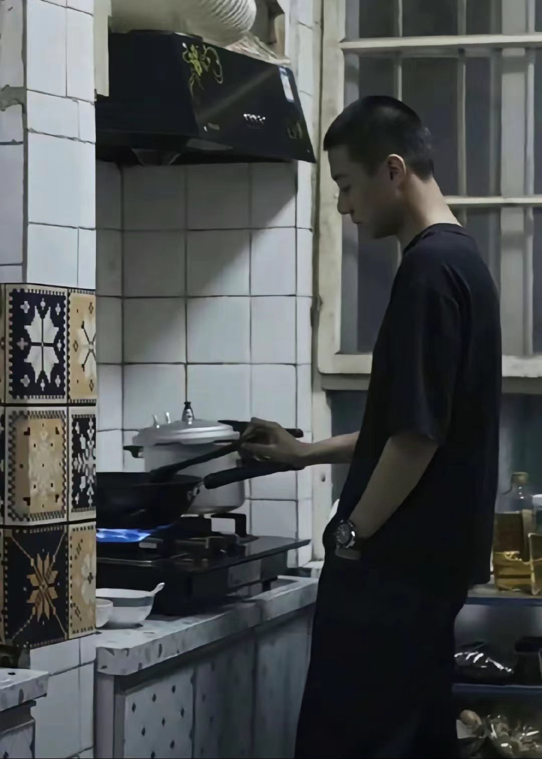 #高至霆糙汉文男主##高至霆做饭图#说真的还蛮能get到高至霆的～有种丑帅丑帅的
