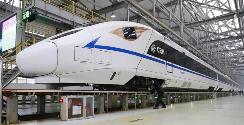 “中国高铁就快被粪便淹没了！”香港评论家史蒂芬•陈声称，中国高铁“粪便处理”成为