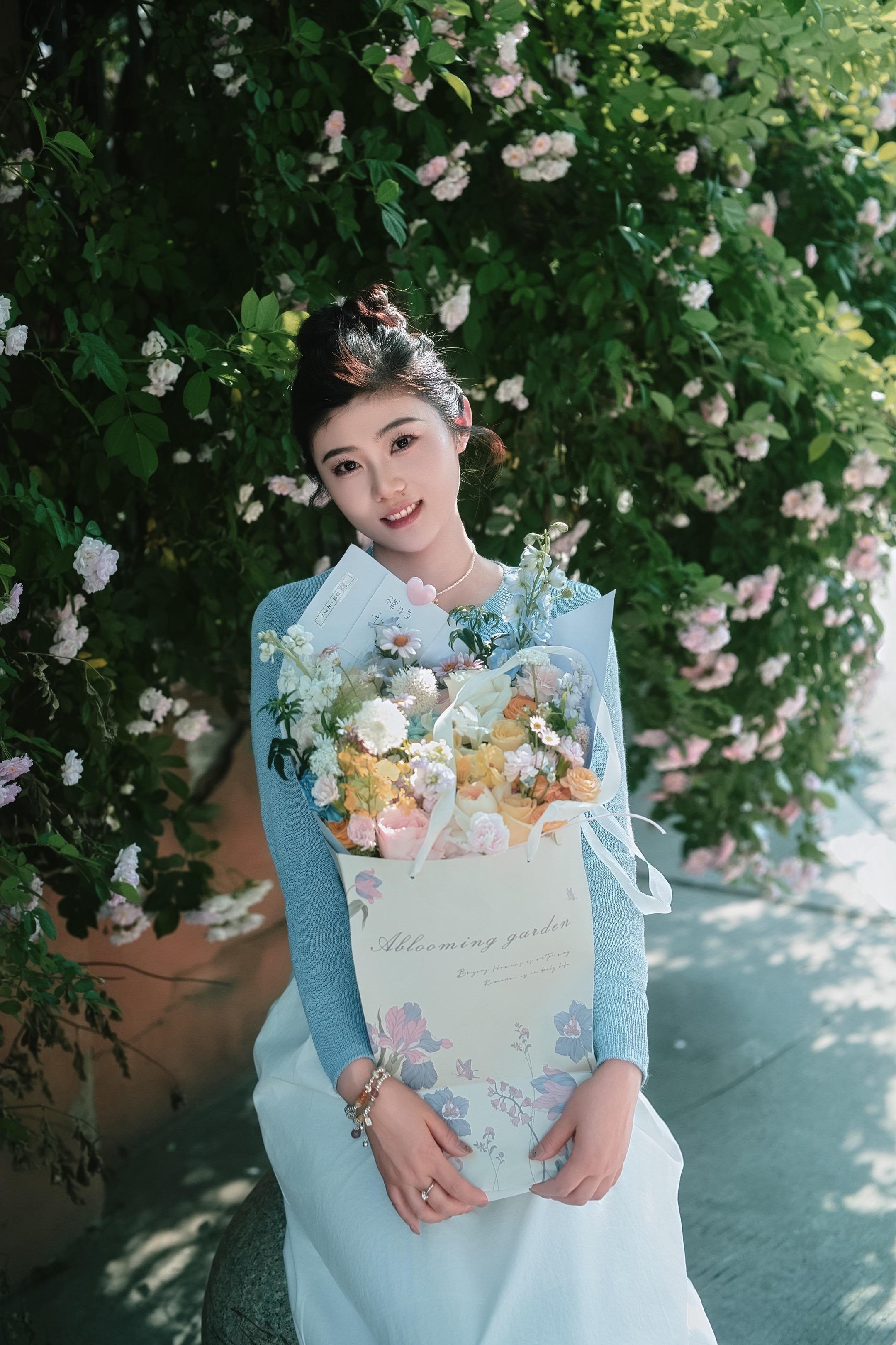 赴一场蔷薇的约，把春天捧在手心 🌷