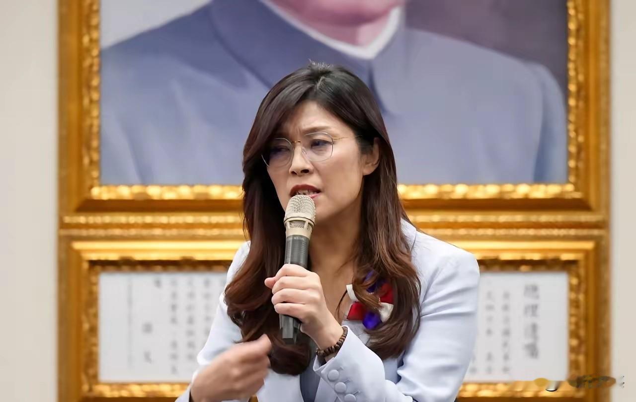 蓝营这波提名的事儿，看下来真是有点让人迷糊。郑丽文前后的态度反差，实在有点让人摸
