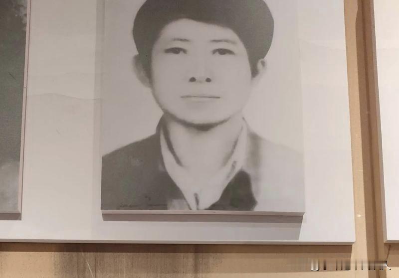 朱立文
朱立文(1909一1941)，男，原名朱连昇，广西百色人。国民革命军新编