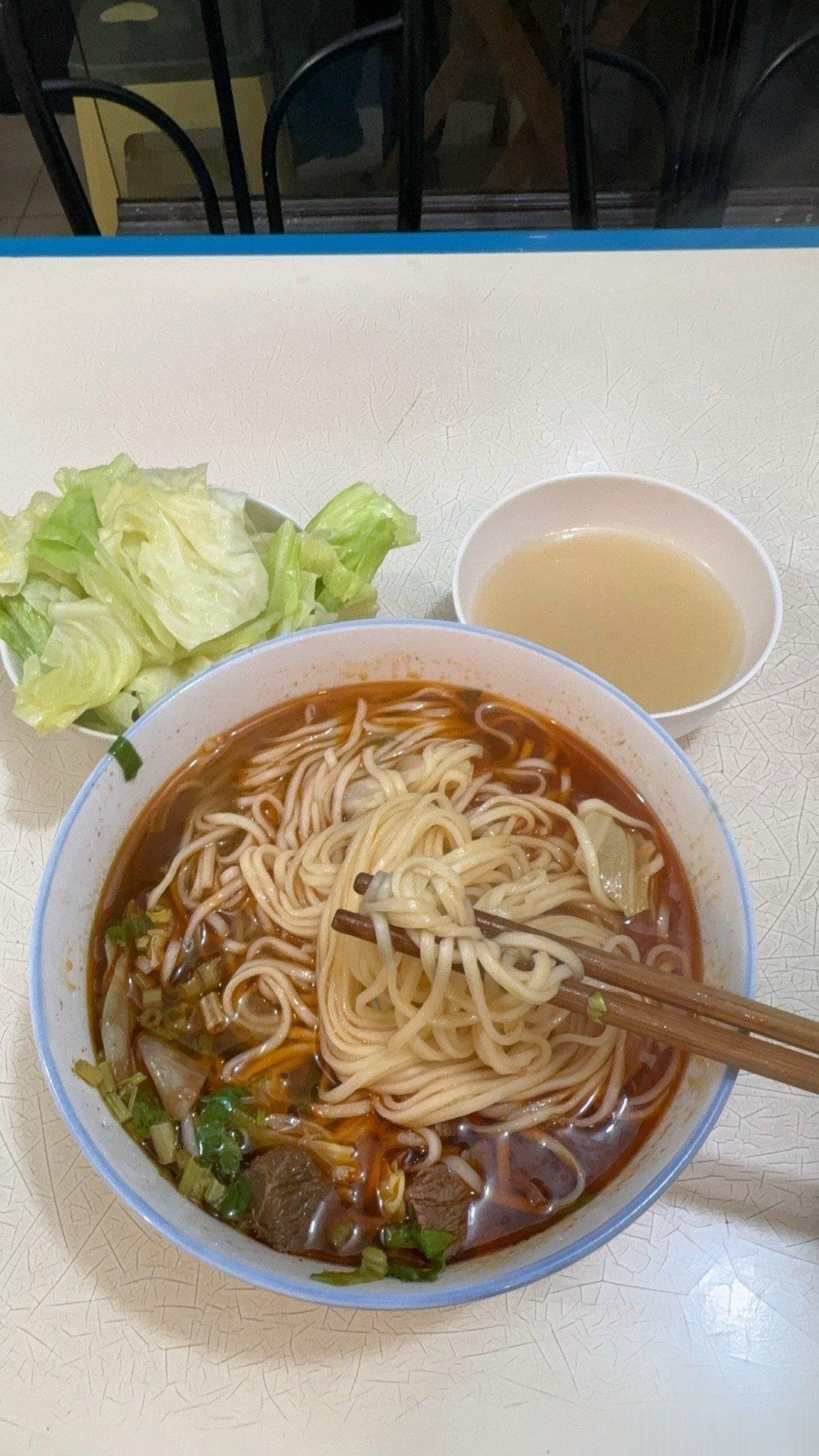 这碗面要在迪士尼乐园里面起码卖80吧 ​​​