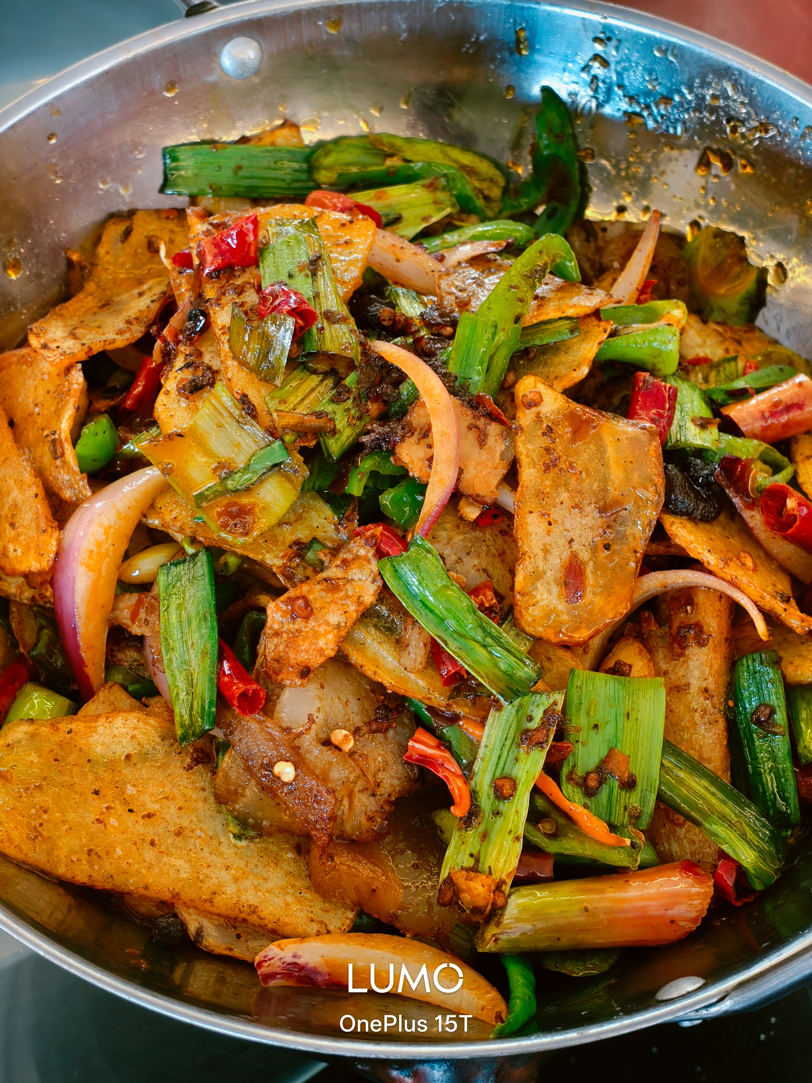 找了个川菜馆～干锅土豆片，糖醋里脊，回锅肉，红烧没有刺的鱼！这个好吃～ 丽江·束