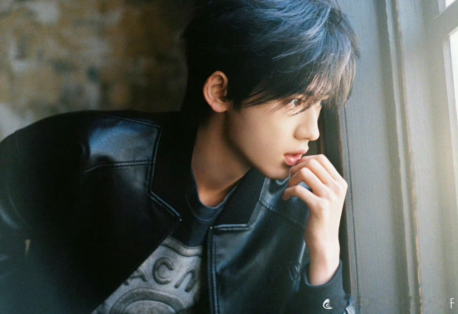 我说ai不能替代宋亚轩吧 宋亚轩的有趣灵魂赢麻了！沉迷画珍珠衣服的小世界，这份灵