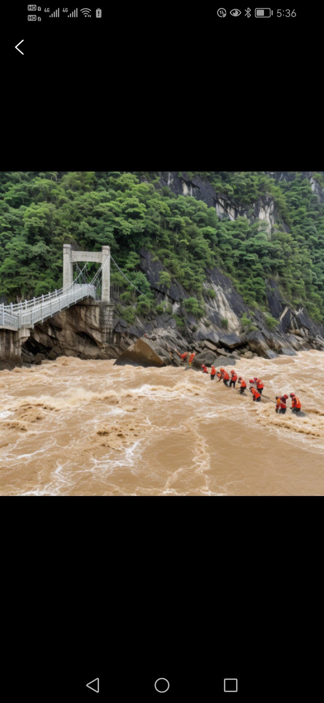 湖南石门暴雨来袭，吊桥10秒被冲断，洪水肆虐下，救援人员如何争分夺秒与死神赛跑？